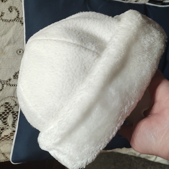 Jaclyn Smith Accessories - Cozy White Winter Beanie